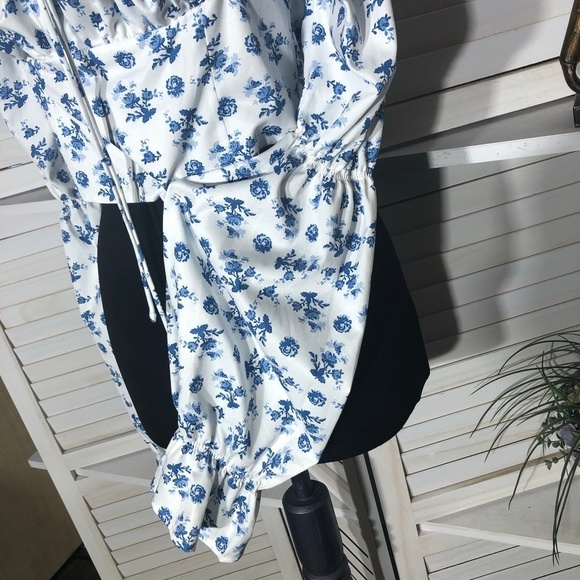 Vintage Y2K boho Cropped Top Tie Front Trumpet Sleeves Floral Blue & White M - Picture 13 of 13